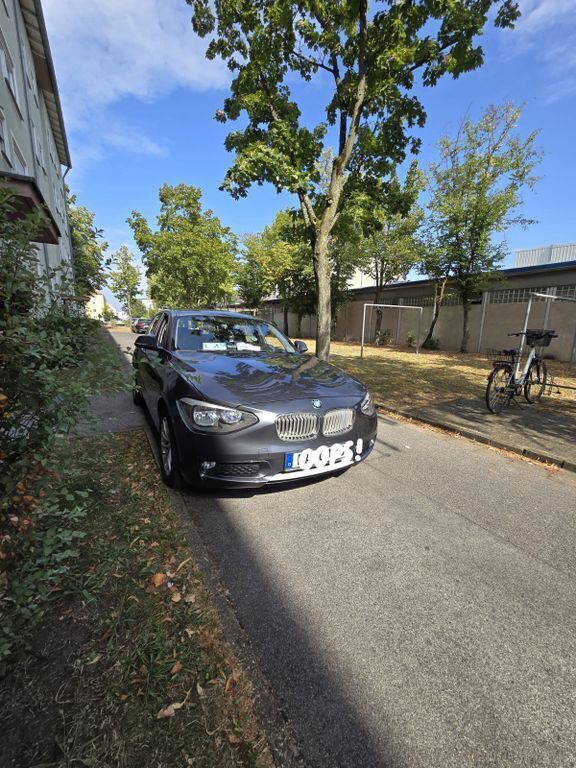 Grau Gebraucht 2011 BMW 116 Urban Line Kleinwagen | 7.000 € (Fairer Preis) - Bild 1/4