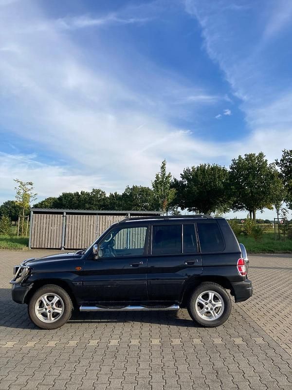 Schwarz Gebraucht 2001 Mitsubishi Pajero SUV | 2.000 € (Superpreis) - Bild 1/4