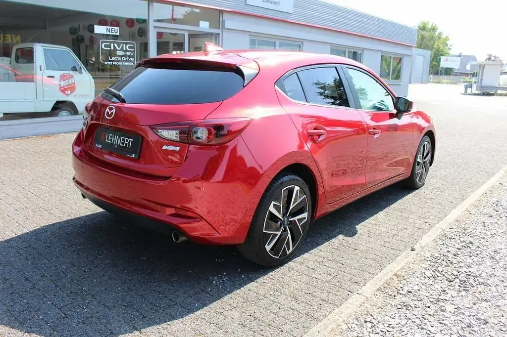 Gebraucht Mazda 3 Sports-Line 120 PS (88 kW) 2018 Rot (metallic) Limousine