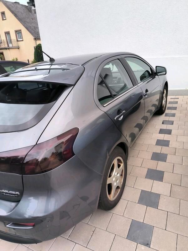Grau Gebraucht 2010 Mitsubishi Lancer Limousine | 2.000 € (Superpreis) - Bild 1/4