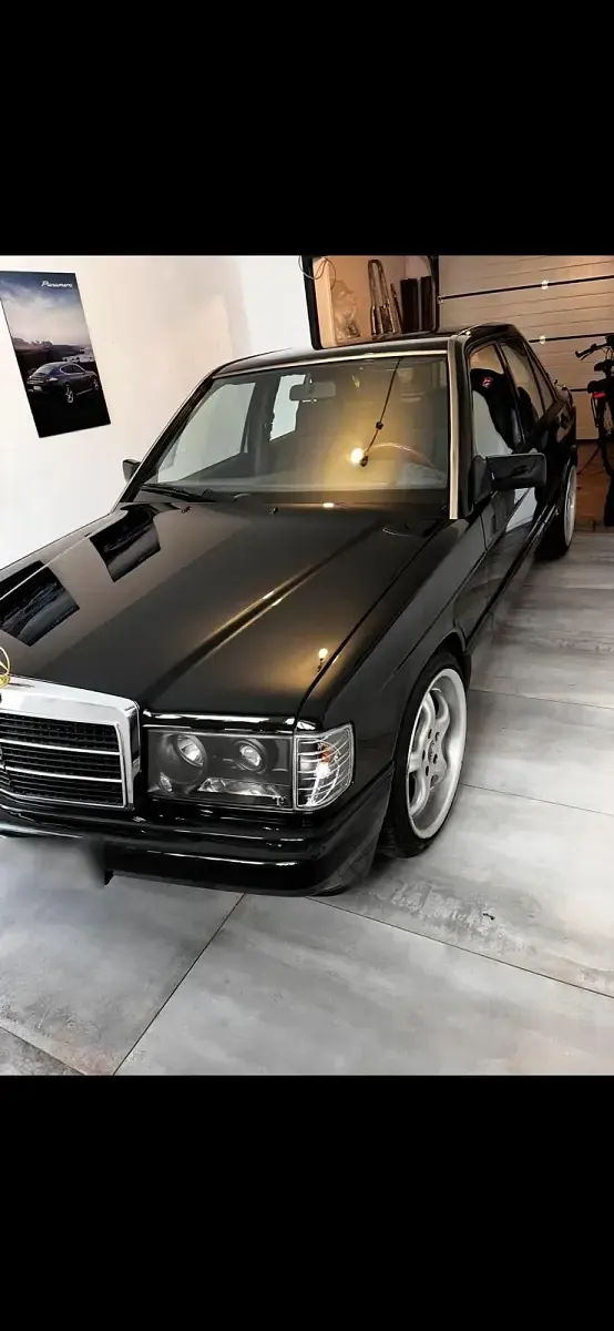 Second-hand Mercedes 190 105 CP (77 kW) 1989 Negru Berlinǎ
