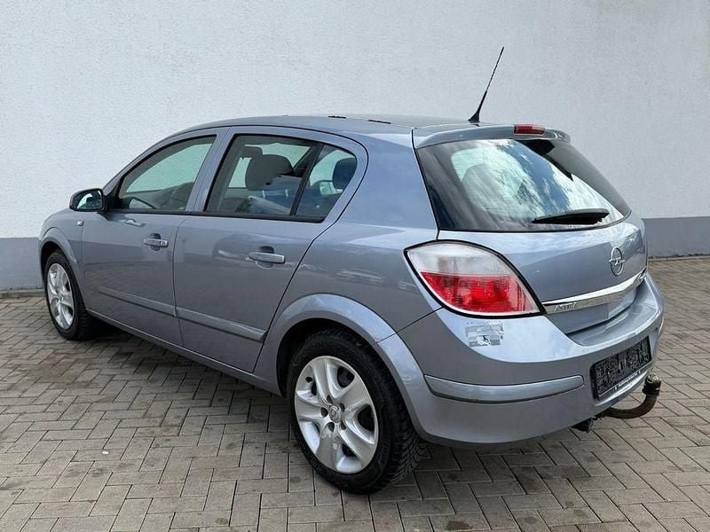 Gebraucht Opel Astra Edition 105 PS (77 kW) 2006 Silber Limousine
