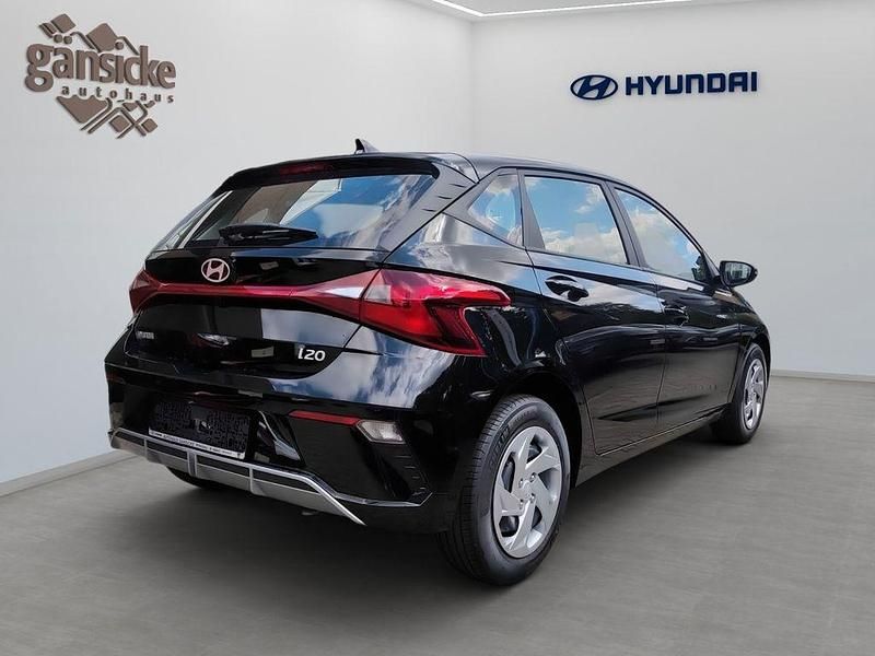 Neu Hyundai i20 Select 101 PS (74 kW) 2025 Schwarz Limousine