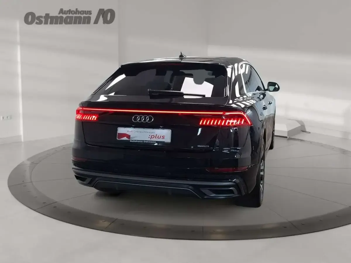 Gebraucht Audi Q8 Ambiente 286 PS (210 kW) 2023 Mythosschwarz metallic SUV