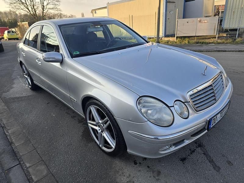 Gebraucht Mercedes E220 Elegance 150 PS (110 kW) 2003 Silber Limousine