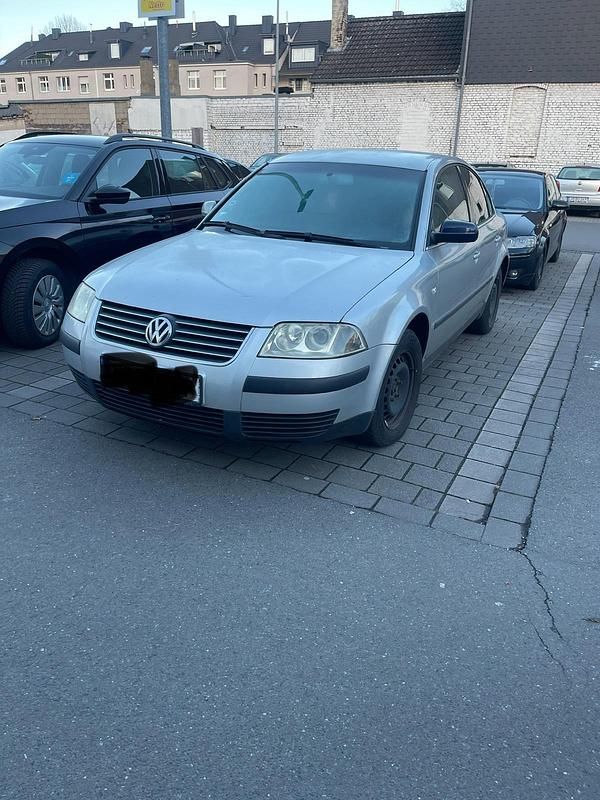 Silber Gebraucht 2004 VW Passat Limousine | 750 € (Guter Preis) - Bild 1/4