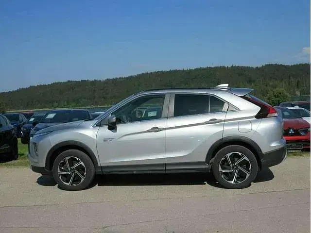 Gebraucht Mitsubishi Eclipse Cross Intro Edition 188 PS (138 kW) 2022 Silber SUV