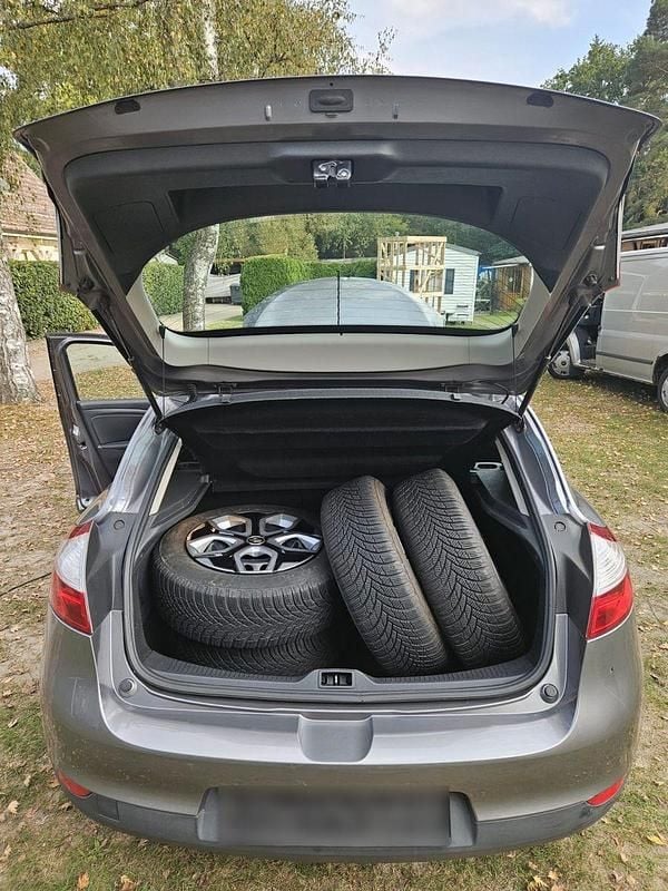 Gebraucht Renault Mégane III Expression 101 PS (74 kW) 2009 Grau Kombi