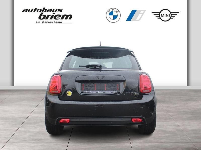 Gebraucht Mini Cooper SE Hatch 135 kW (184 PS) 2023 Schwarz Kleinwagen