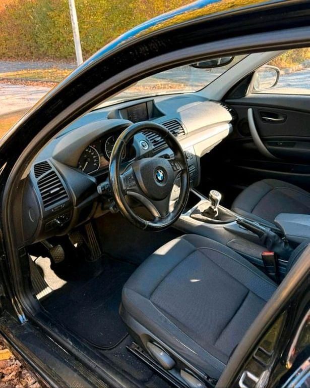 Gebraucht BMW 116 116 PS (85 kW) 2011 Schwarz Kleinwagen