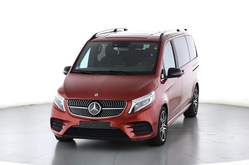 Hyazinthrot metallic Gebraucht 2023 Mercedes V300 AMG Van / Kleinbus | 55.990 € (Superpreis) - Bild 1/4
