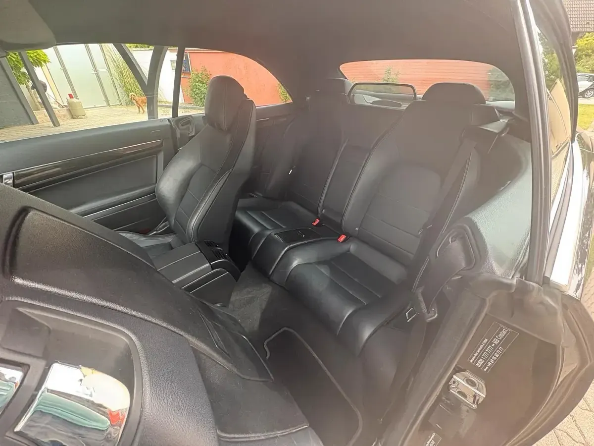 Gebraucht Mercedes E220 184 PS (135 kW) 2012 Schwarz Cabrio