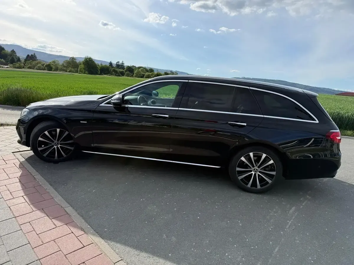 Gebraucht Mercedes E220 194 PS (142 kW) 2018 Schwarz Kombi
