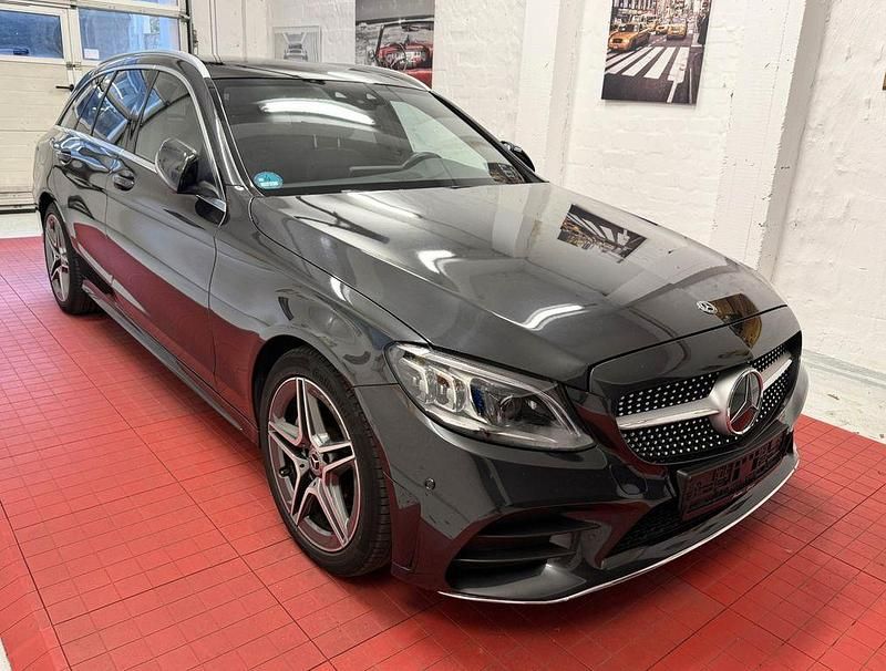 Grau Gebraucht 2020 Mercedes C180 AMG Limousine | 27.900 € (Teuer) - Bild 1/4