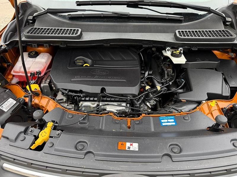 Second-hand Ford Kuga SYNC Edition 150 CP (110 kW) 2015 Portocaliu SUV