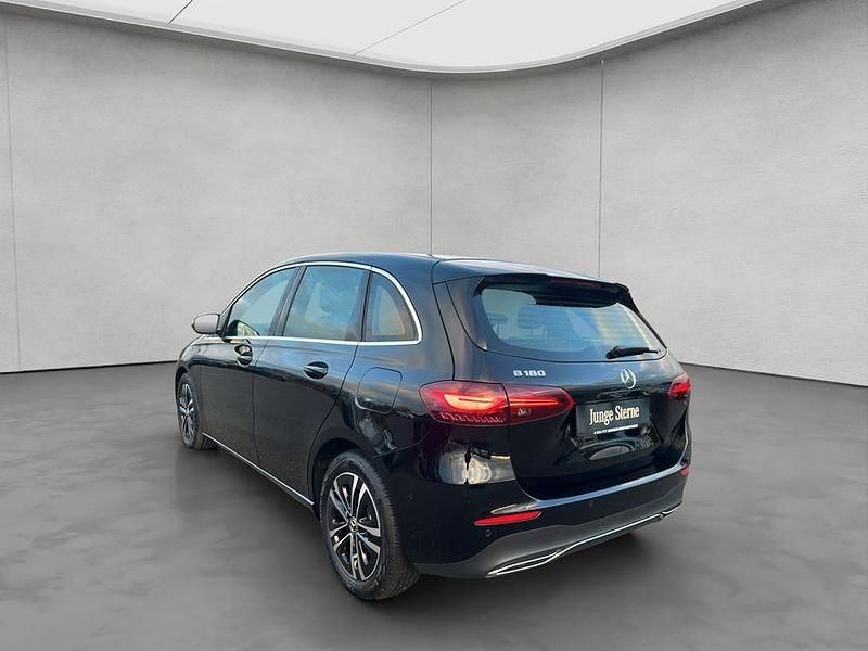 Gebraucht Mercedes B180 Advanced 136 PS (100 kW) 2025 Schwarz Van / Kleinbus