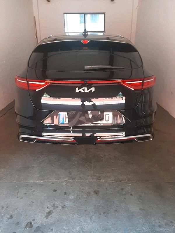 Grau Neu 2025 Kia ProCeed GT GT-Line Kleinwagen | 27.500 € (Etwas zu teuer) - Bild 1/4