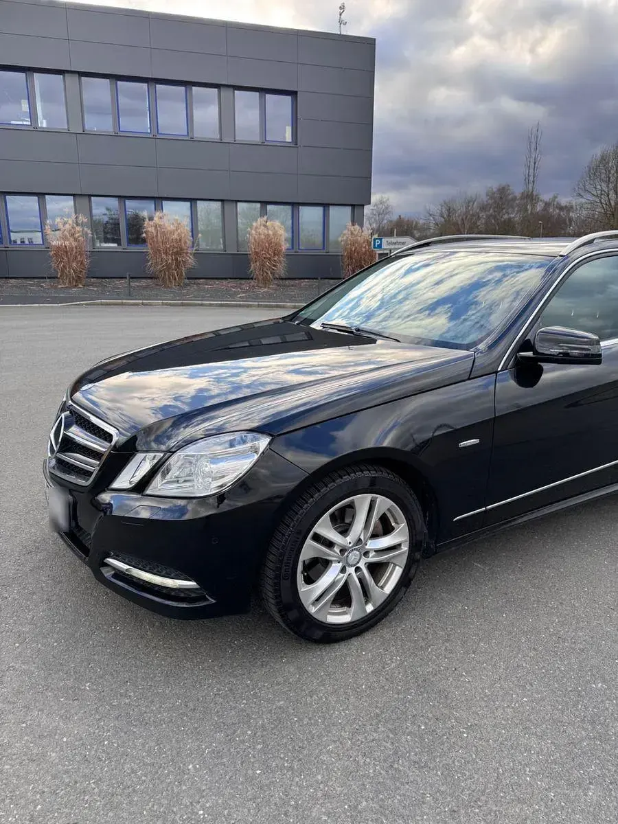 Second-hand Mercedes E200 Avantgarde 184 CP (135 kW) 2011 Negru Break