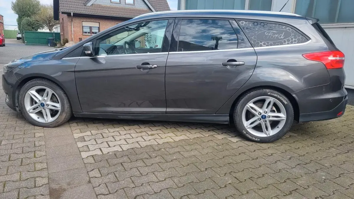 Gebraucht Ford Focus Titanium 125 PS (91 kW) 2014 Grau Kombi