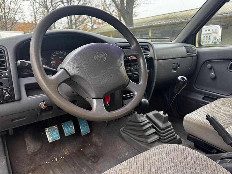 Gebraucht Nissan Navara 103 PS (75 kW) 1999 Gelb Pickup