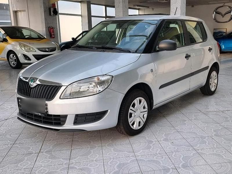 Silber Gebraucht 2013 Skoda Fabia Limousine | 4.800 € (Fairer Preis) - Bild 1/4