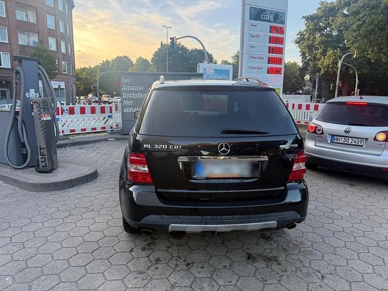 Gebraucht Mercedes ML320 224 PS (164 kW) 2007 Schwarz SUV