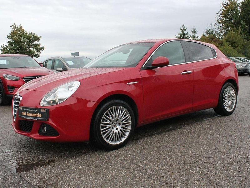 Gebraucht Alfa Romeo Giulietta Turismo 120 PS (88 kW) 2011 Rot Limousine