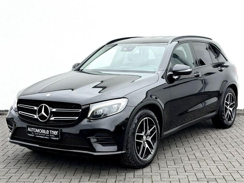 Obsidianschwarz (metallic) Gebraucht 2016 Mercedes GLC250 AMG SUV | 29.990 € (Fairer Preis) - Bild 1/4