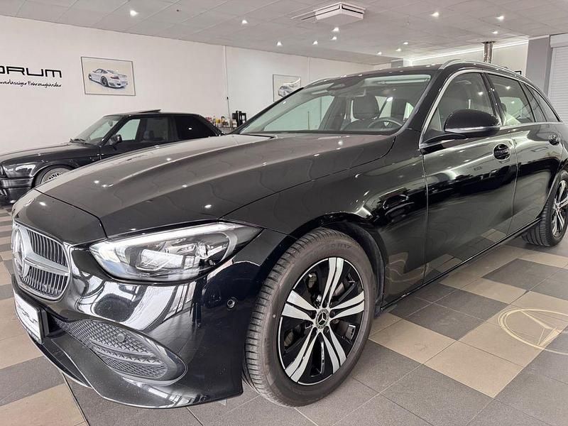 Gebraucht Mercedes C200 Avantgarde 163 PS (119 kW) 2022 Schwarz Limousine