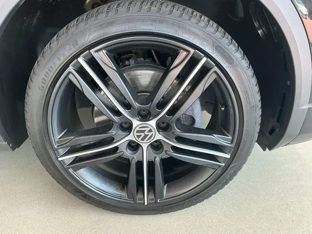 Gebraucht VW T-Roc R-line 190 PS (139 kW) 2023 Schwarz SUV