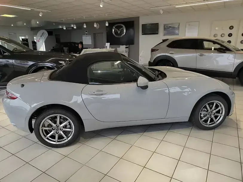 Neu Mazda MX5 Exclusive-Line 132 PS (97 kW) 2026 Grau Cabrio