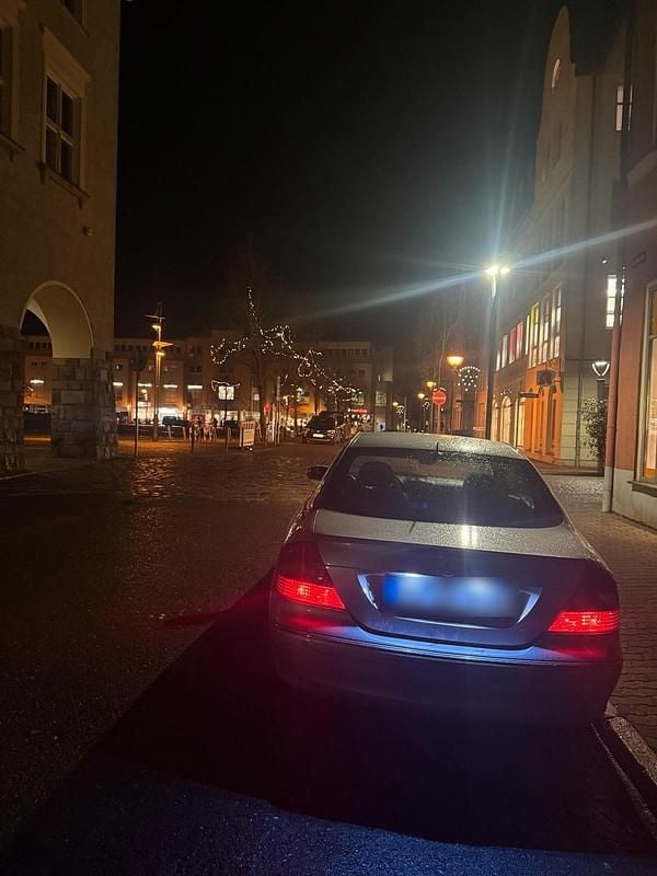 Grau Gebraucht 2005 Mercedes CLK220 Coupé | 3.200 € (Fairer Preis) - Bild 1/4