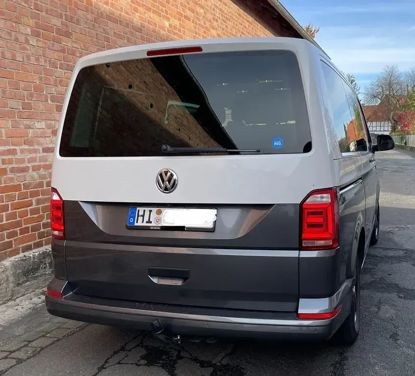 Gebraucht VW Multivan 150 PS (110 kW) 2016 Grau Van / Kleinbus