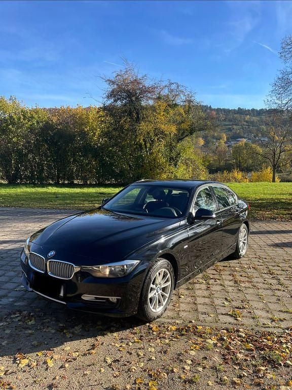 Schwarz Gebraucht 2014 BMW 318 Limousine | 6.999 € (Fairer Preis) - Bild 1/4