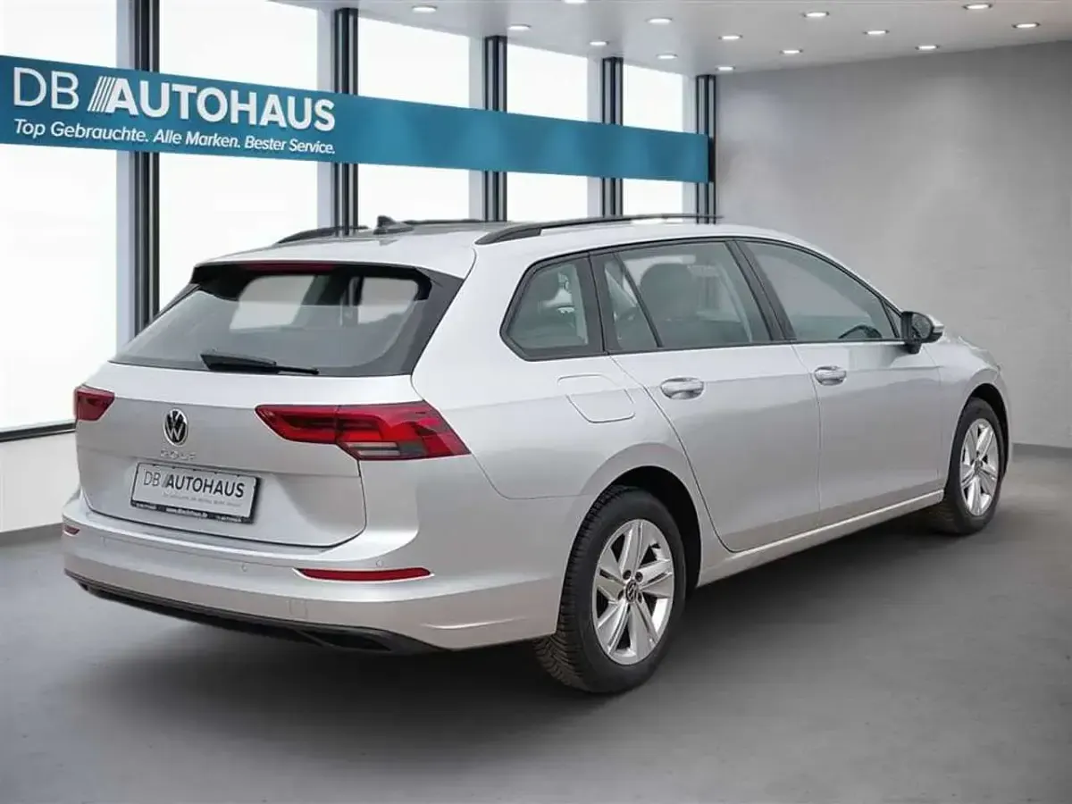 Gebraucht VW Golf VIII Life 110 PS (80 kW) 2022 Silber Kombi