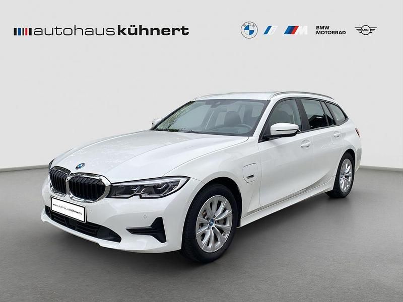 Weiß Gebraucht 2022 BMW 330e Advantage Kombi | 31.565 € (Fairer Preis) - Bild 1/4