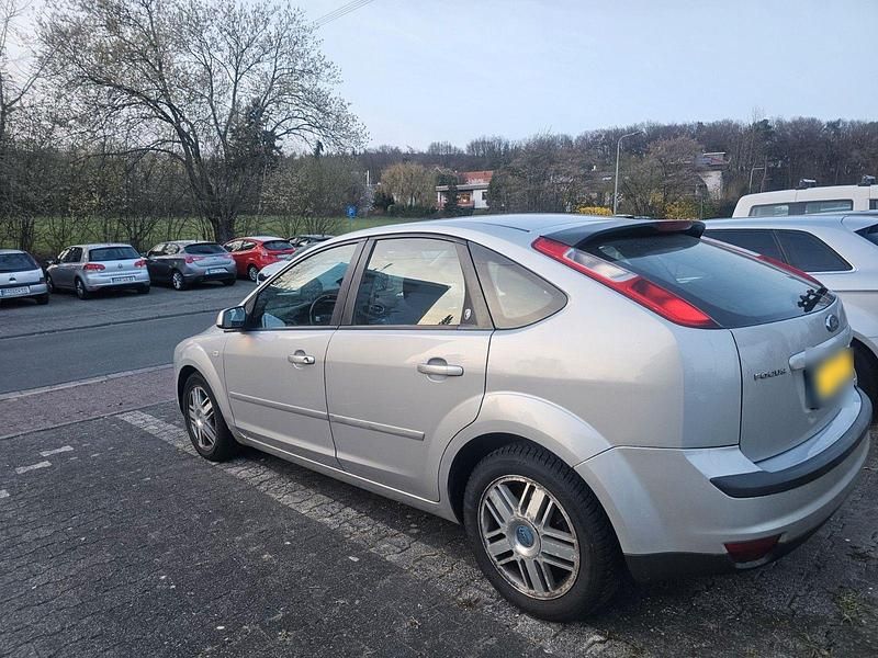 Gebraucht Ford Focus Ghia 90 PS (66 kW) 2005 Grau Kombi