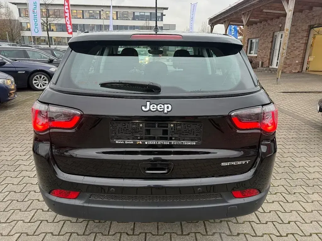 Gebraucht Jeep Compass Sport 140 PS (102 kW) 2018 Schwarz SUV