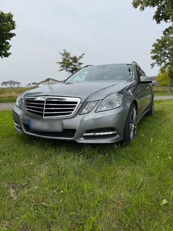 Grau Gebraucht 2012 Mercedes E250 Avantgarde Kombi | 14.499 € (Fairer Preis) - Bild 1/4
