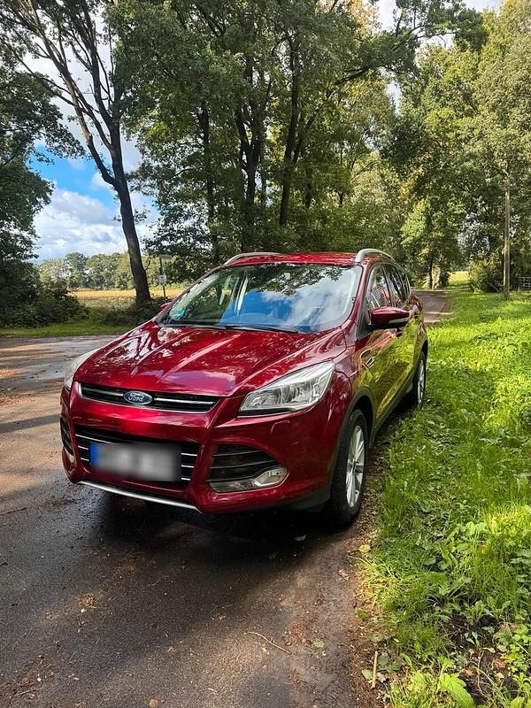 Rot Gebraucht 2015 Ford Kuga SUV | 8.550 € (Fairer Preis) - Bild 1/4
