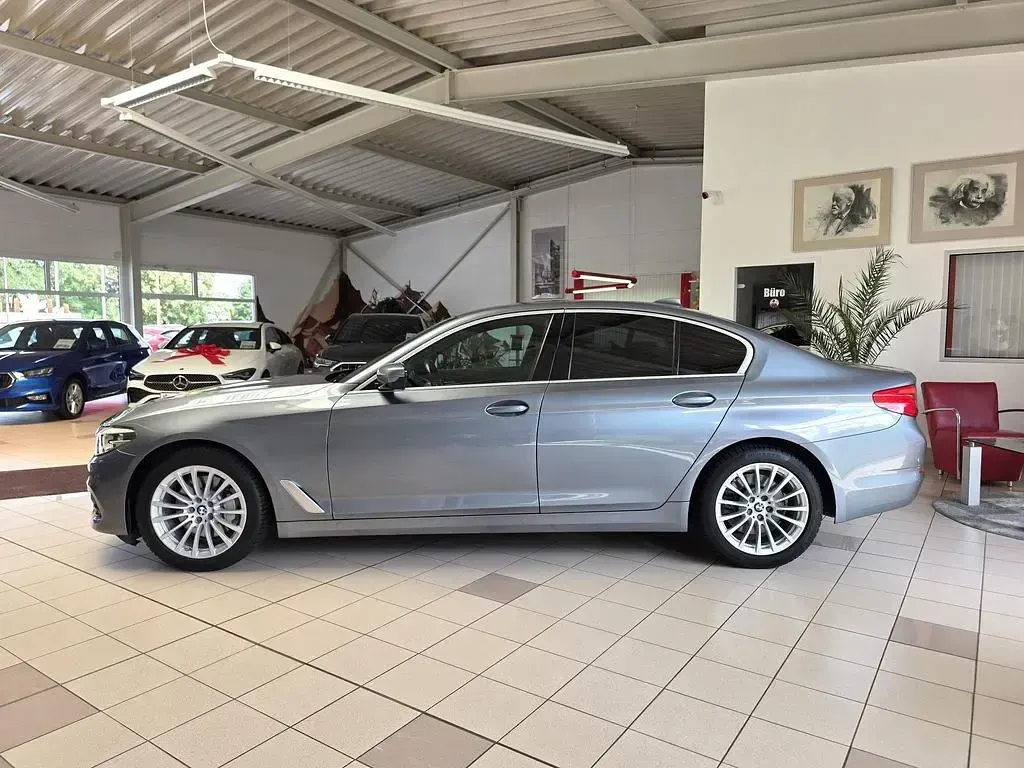 Gebraucht BMW 530 Sport Line 265 PS (194 kW) 2017 Blau Limousine