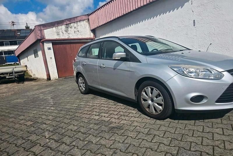 Gebraucht Ford Focus 105 PS (77 kW) 2011 Silber Kombi