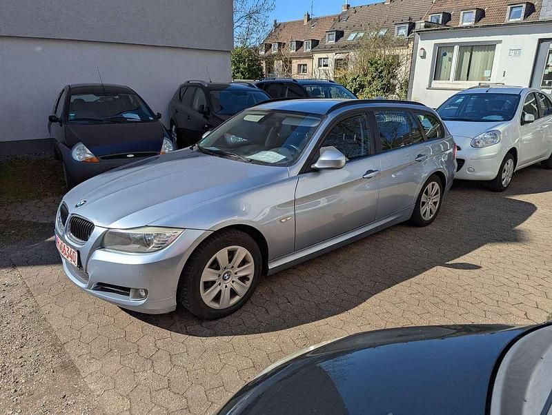 Gebraucht BMW 318 143 PS (105 kW) 2010 Bluewater metallic Kombi