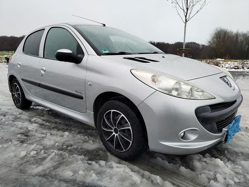 Gebraucht Peugeot 206+ 73 PS (53 kW) 2012 Grau Kleinwagen