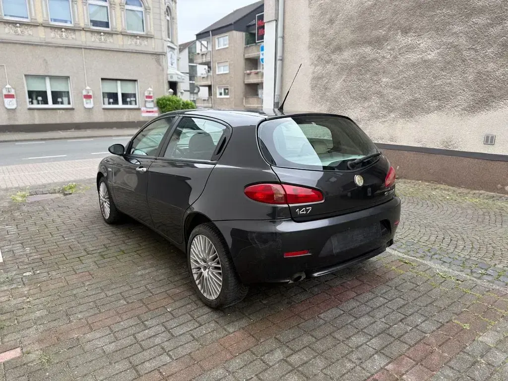 Gebraucht Alfa Romeo 147 105 PS (77 kW) 2007 Schwarz Kleinwagen