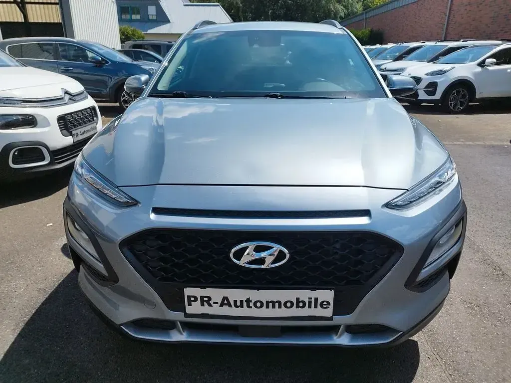 Gebraucht Hyundai Kona 120 PS (88 kW) 2020 Lake silver / mic SUV