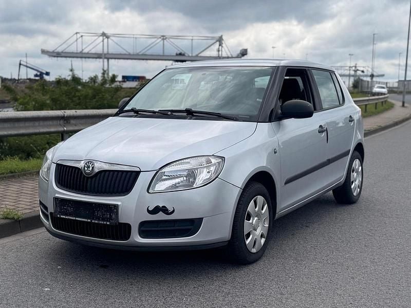 Silber Gebraucht 2010 Skoda Fabia Kleinwagen | 2.499 € (Guter Preis) - Bild 1/4