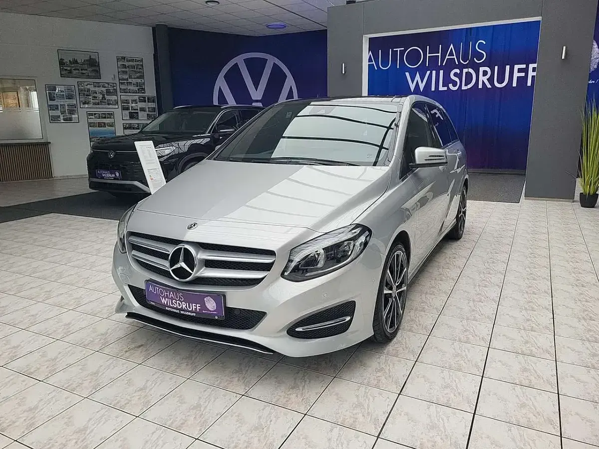 Gebraucht Mercedes B250 211 PS (155 kW) 2018 Polarsilber metallic Van / Kleinbus