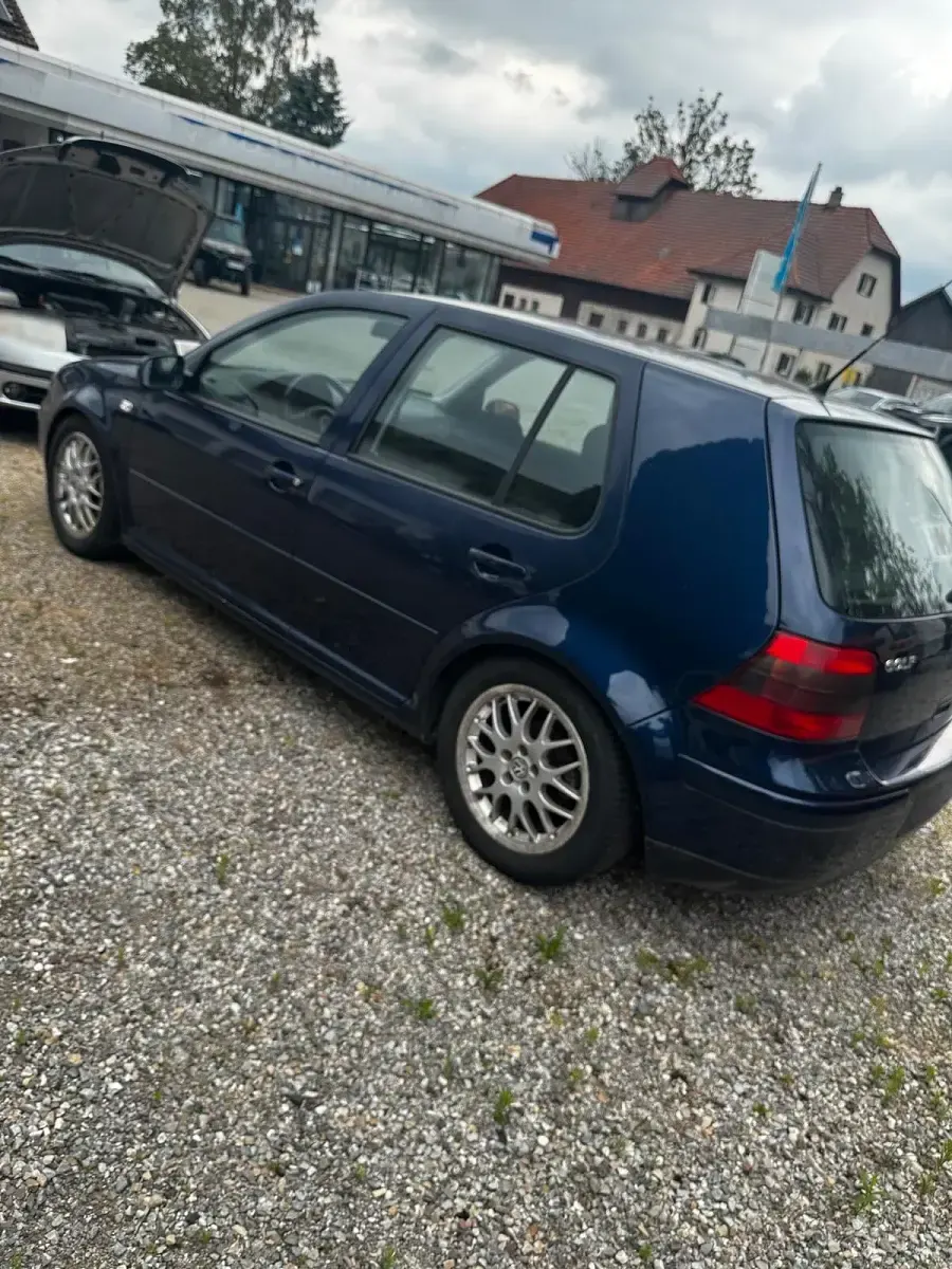 Gebraucht VW Golf IV 115 PS (84 kW) 2004 Blau Kleinwagen