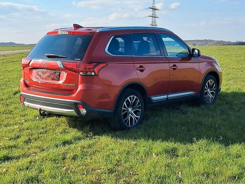 Gebraucht Mitsubishi Outlander Plus 150 PS (110 kW) 2016 Rot SUV